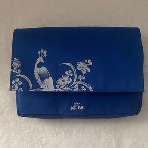 KLM EXCLUSIVE partnership RUSK MUSEUMS & RITUALS Bag with White Floral Design